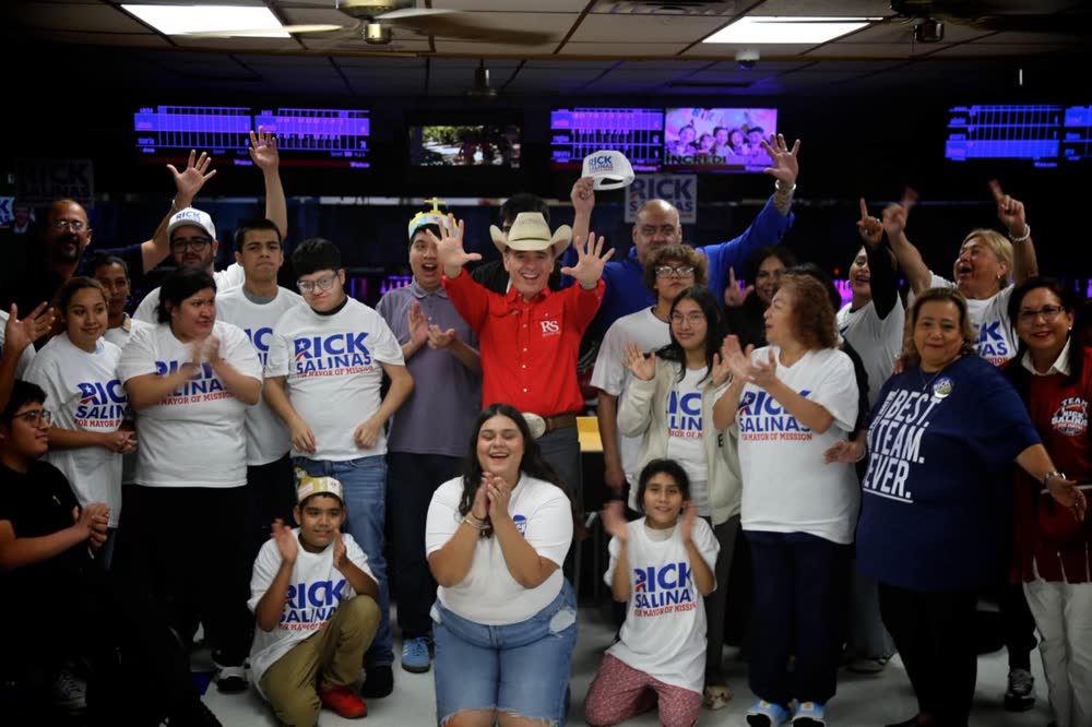 Rick Salinas with Mission residents